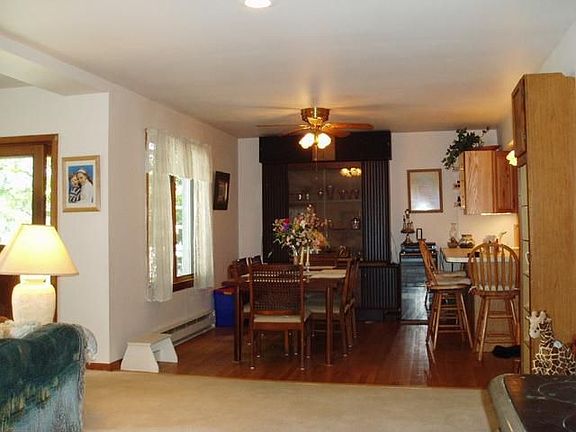 OPEN FLOOR PLAN ALLOWS ROOM TO INVITE THE WHOLE FAMILY. LIGHT & BRIGHT DECOR 