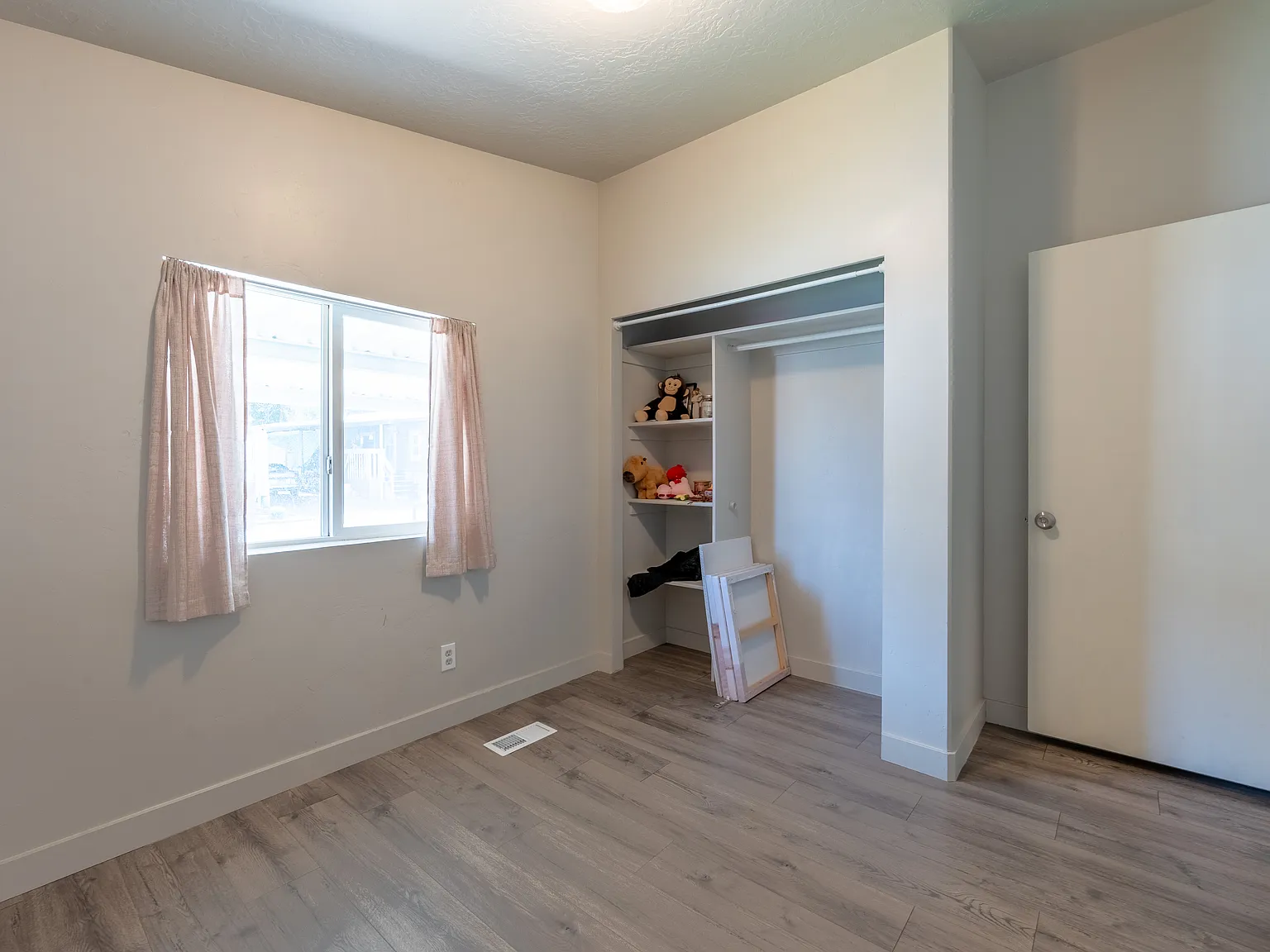 3 bed, 955 sqft, $2,350 — Photo 4