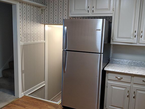 ANOTHER KITCHEN PHOTO