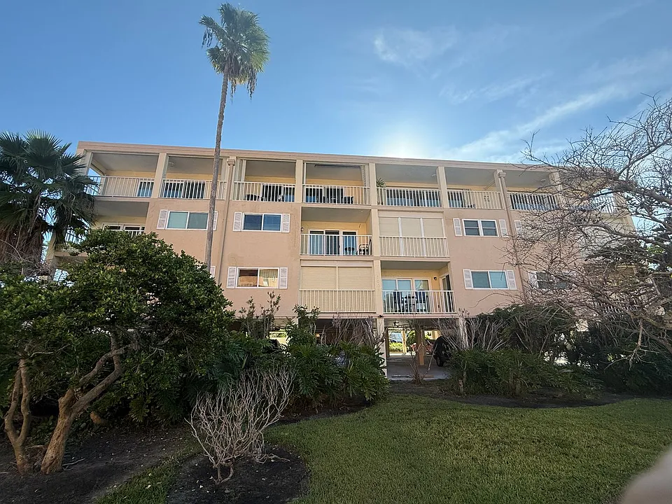 1005 Gulf Blvd #8