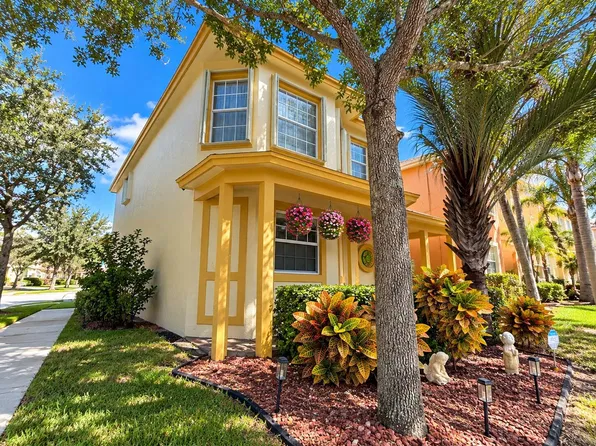 2590 SE Pineland Dr, Port Saint Lucie, FL 34952
