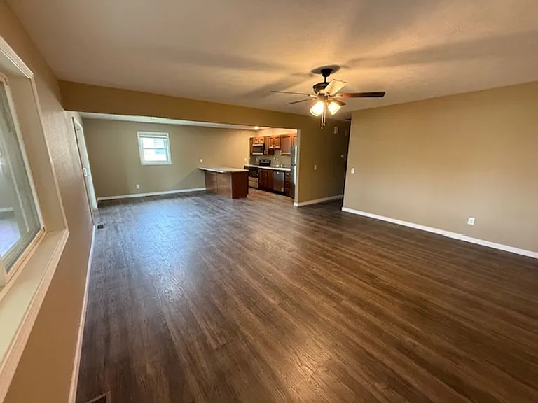 115 W Ash St — Photo 4