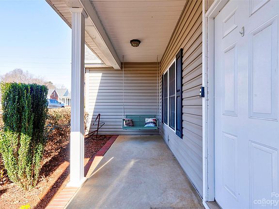 5th image of 120 Brookview Dr