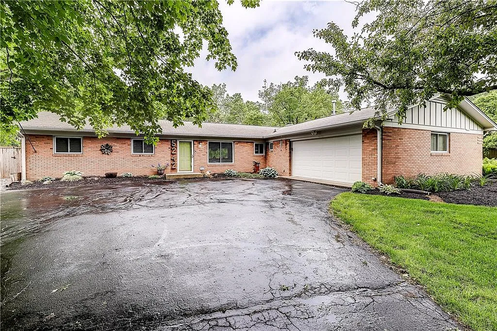 5242 Shorewood Dr photo 1