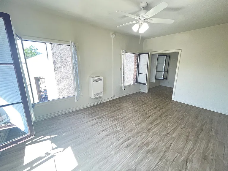 410 S Glendale Ave — Photo 8