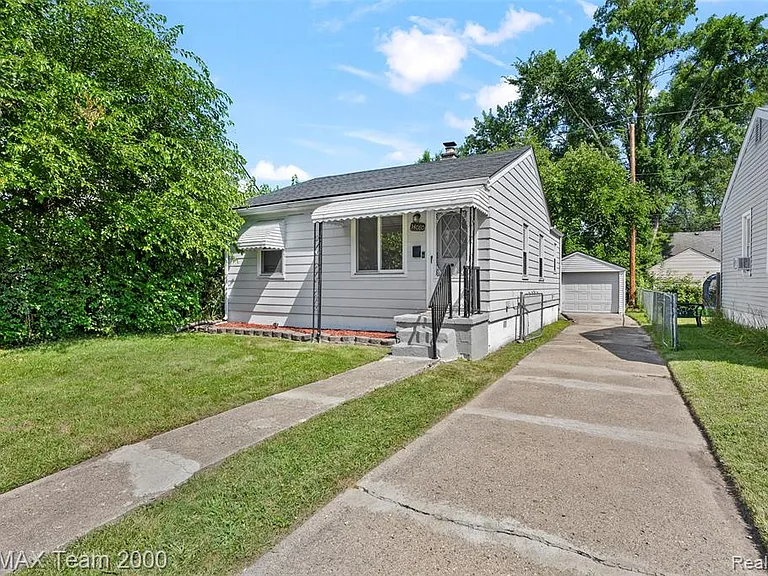 34080 Harroun St — Photo 3