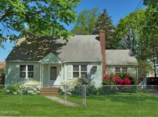 17 Rutland St, Deer Park, NY 11729