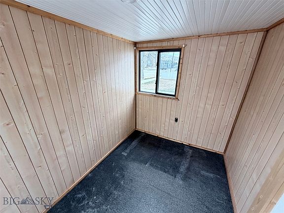 3rd image of 211 W Sebree St