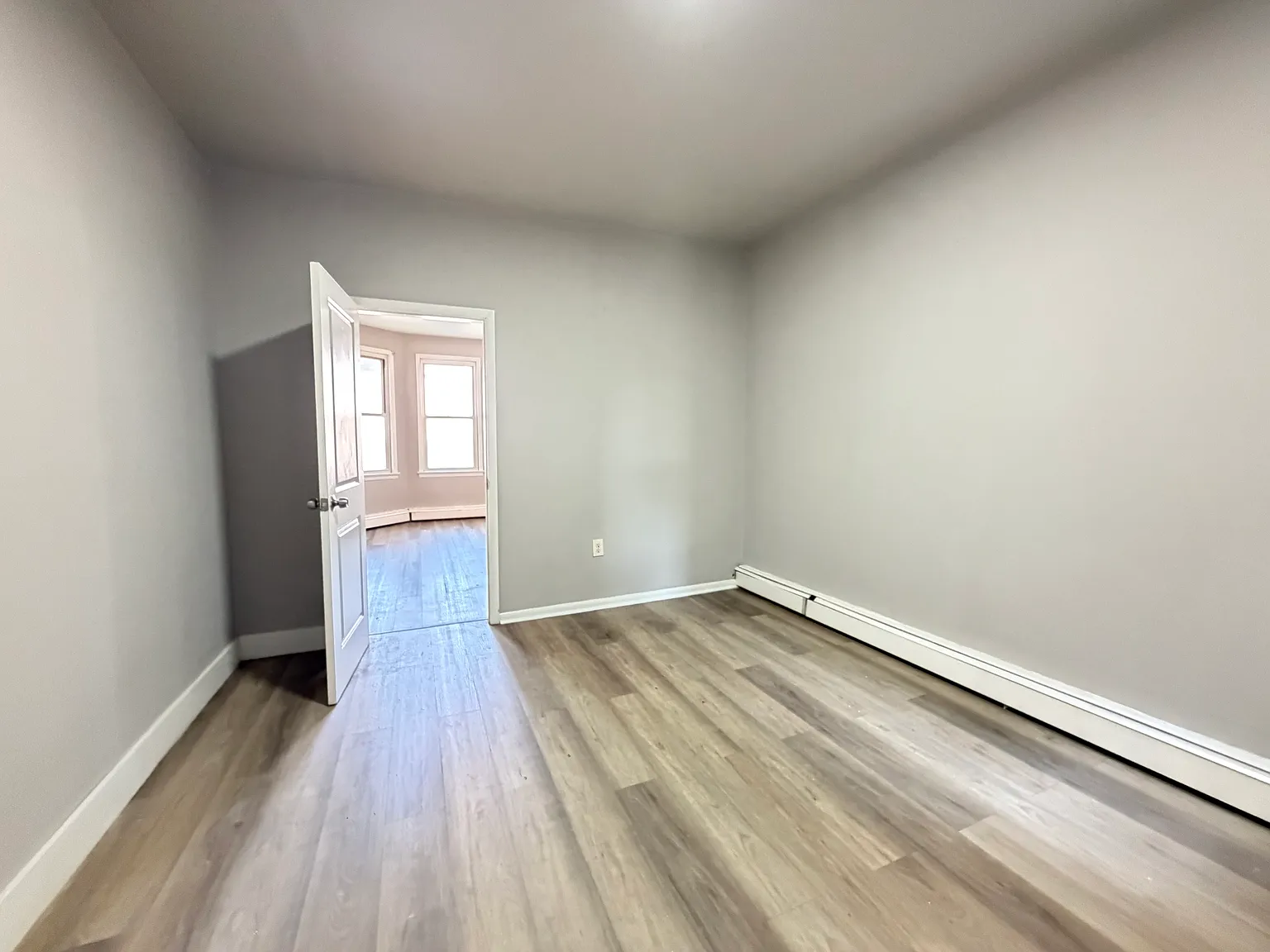 2 bed, 800 sqft, $2,200 — Photo 2