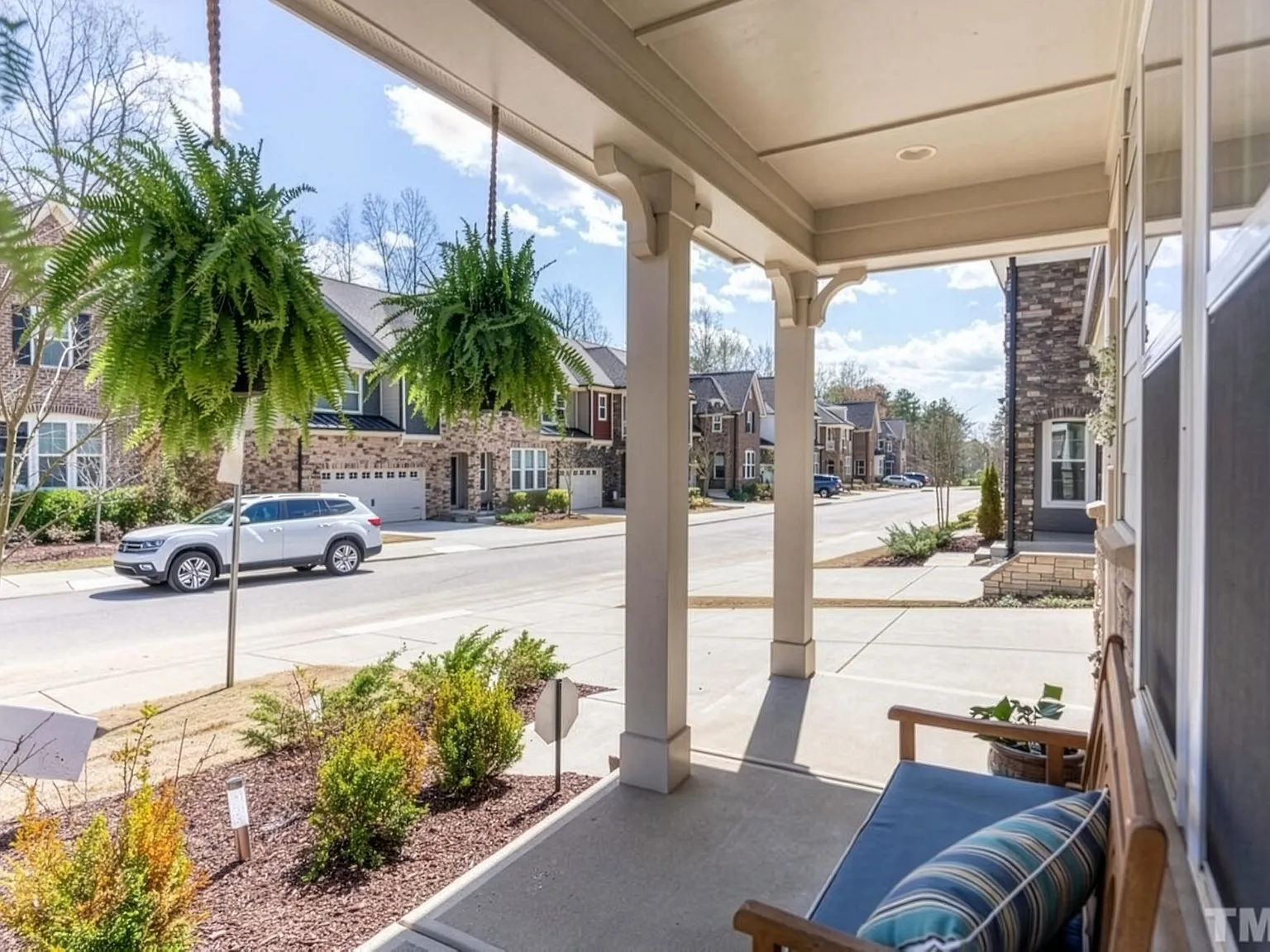 3 bed, 2.5 bath, 2019 sqft, $2,400 — Photo 3