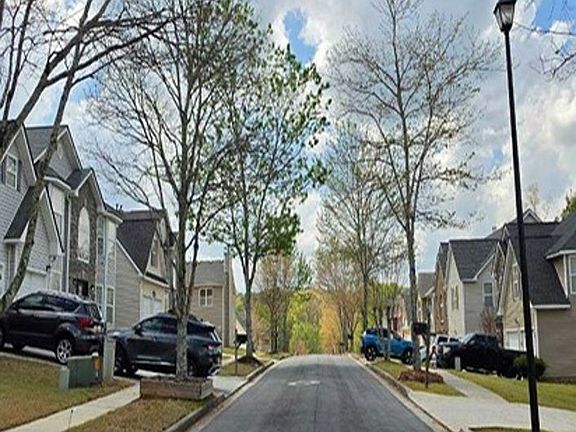 Exterior Neighborhood (street photo)