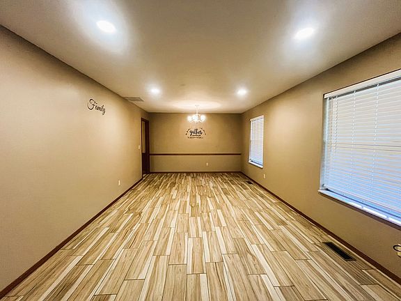 3rd image of 2809 Windsor Blvd