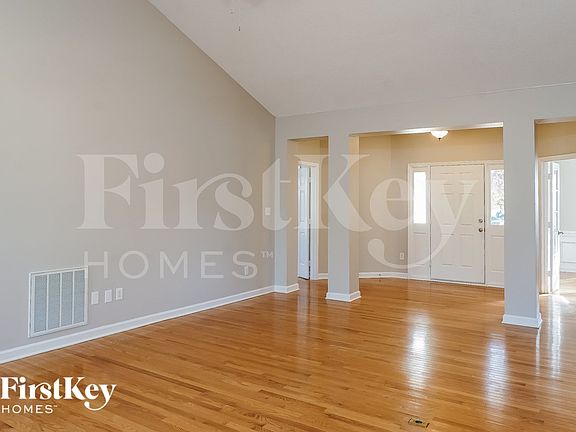 3rd image of 3665 Oak Chase Dr
