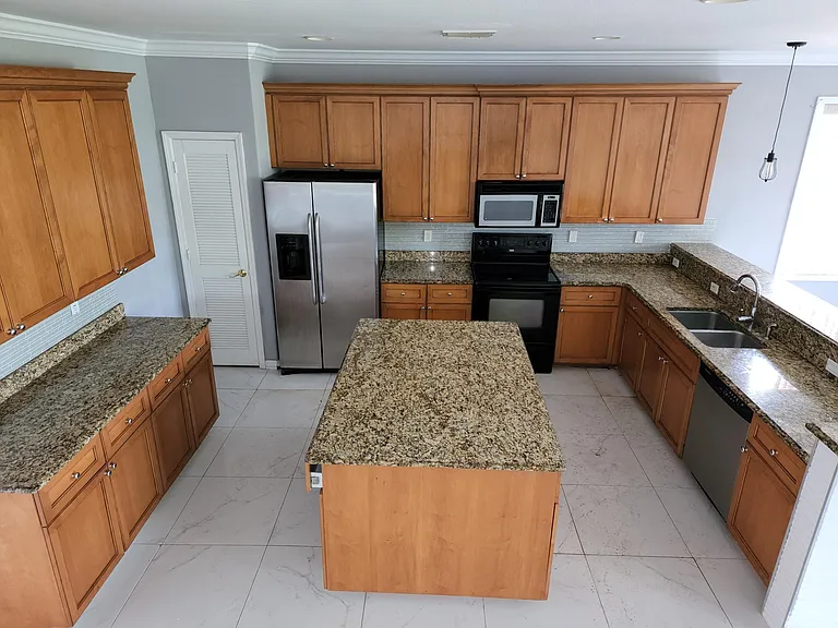 8686 Pegasus Dr — Photo 13
