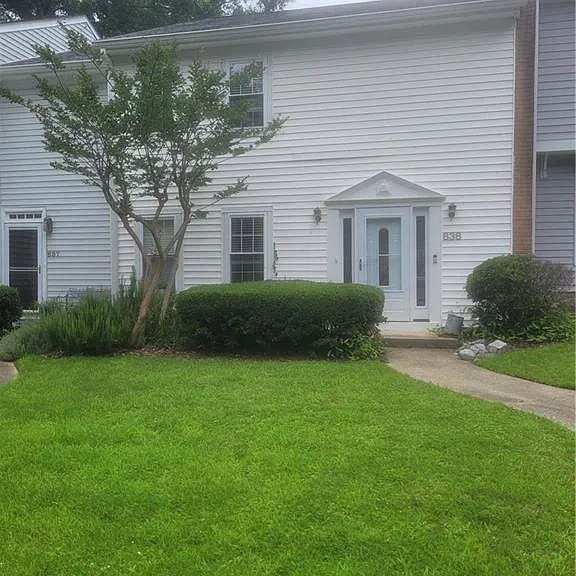 838 Heritage Sq — Photo 11