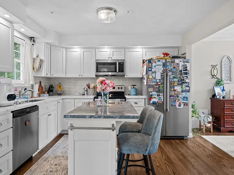 44 Dion Ave — Photo 9