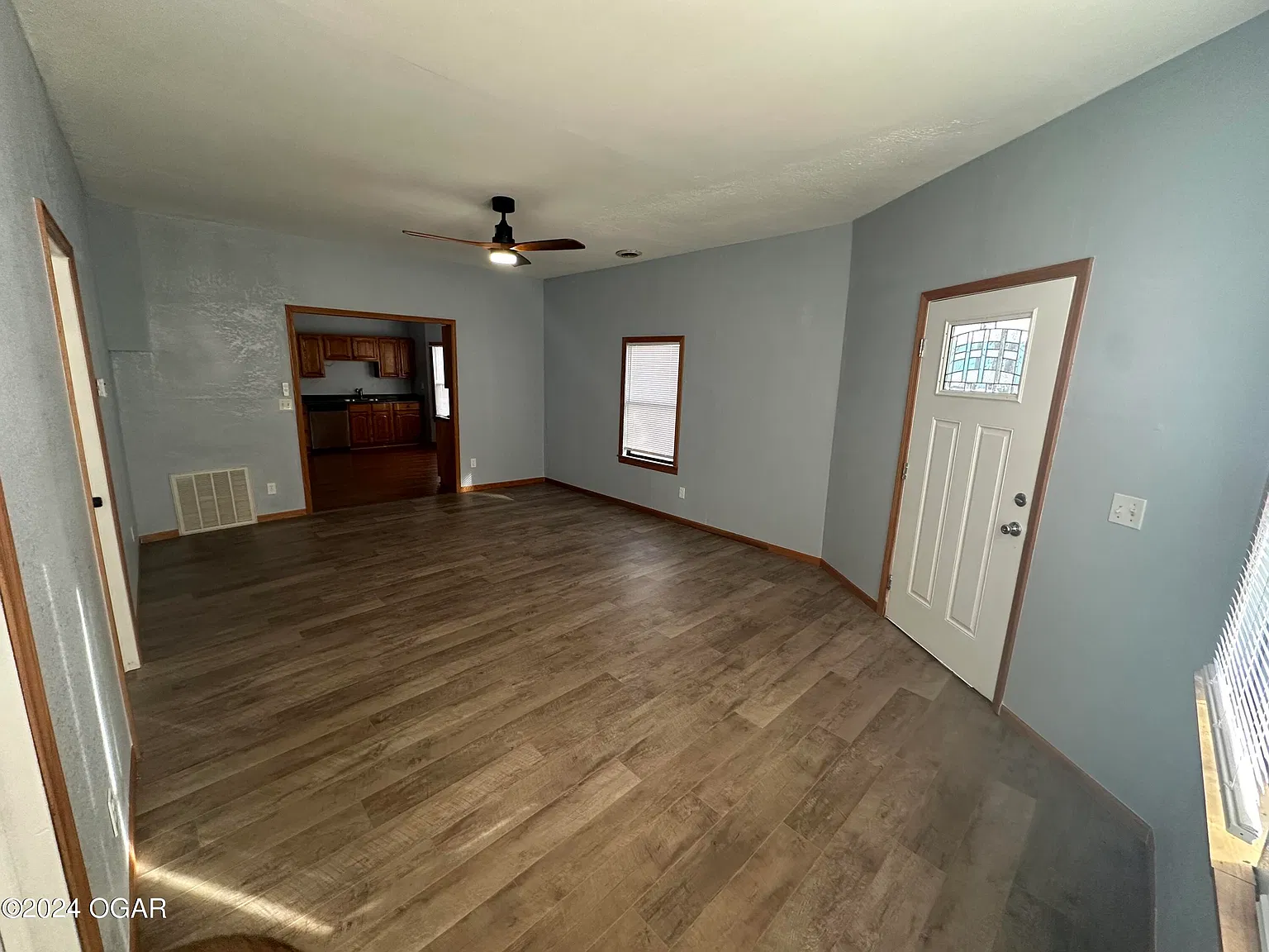 3 bed, 1.0 bath, 1112 sqft, $1,200 — Photo 3