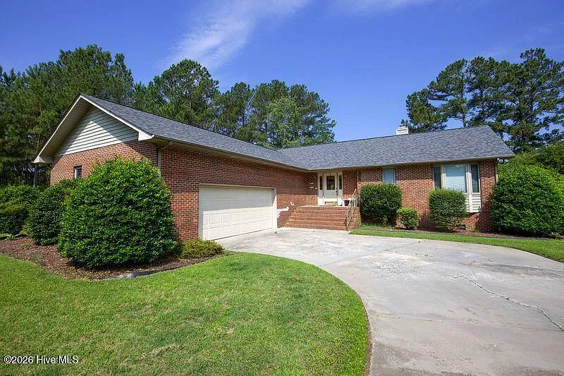 1205 Greenbriar Dr