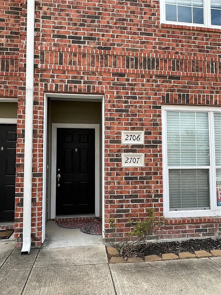 3 bed, 1272 sqft, $1,750 — Photo 2