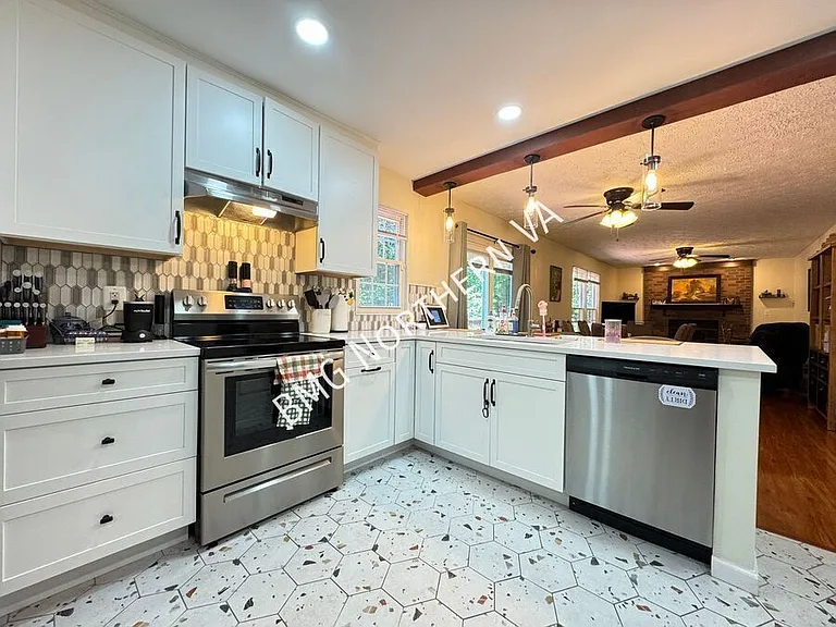 3821 Jocelyn Dr — Photo 6