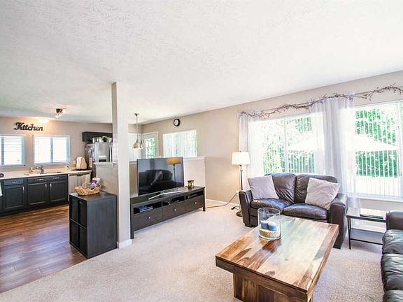5th image of 420 N Church Dr