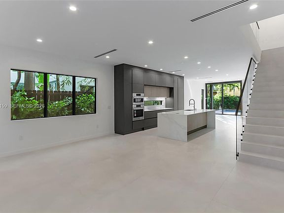 3rd image of 3086 Indiana St