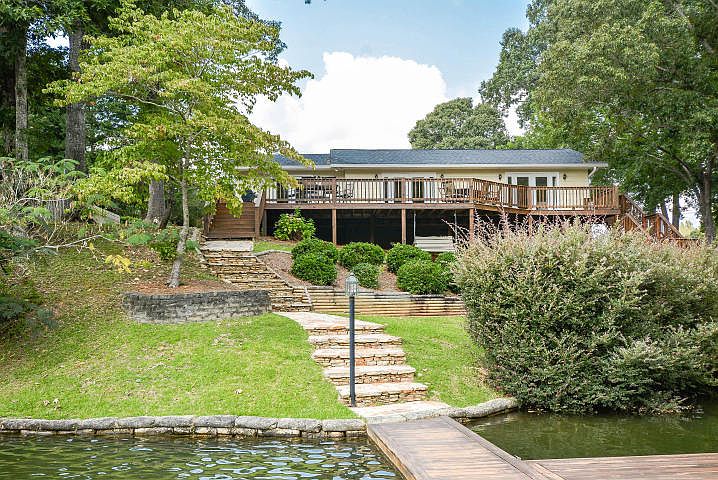 1st image of 1031 Lakeshore Dr