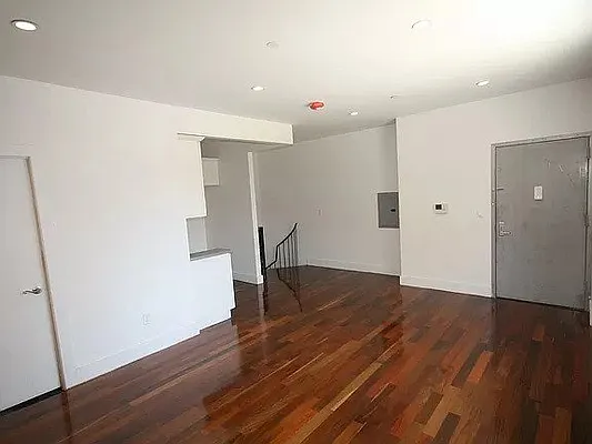 Rented by Makover Group Inc | media 6