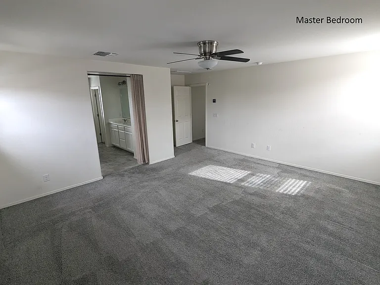 47 E Constitution Dr — Photo 41