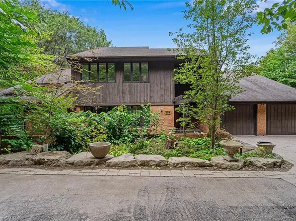 539 Ontario St, Ancaster, ON L9G 3E1