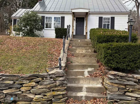 16 Litchfield Street, Springfield, VT 05156