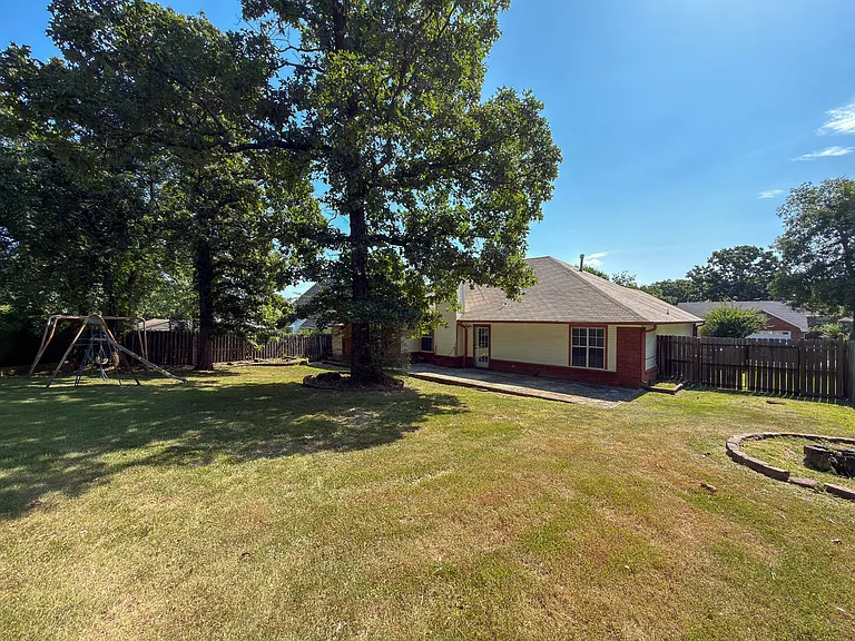9704 Croxted Rd — Photo 19