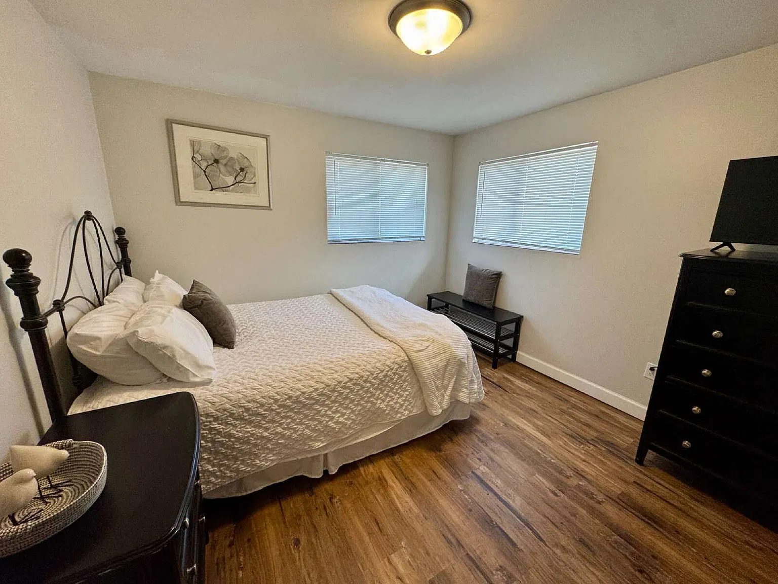 2 bed, 1.0 bath, $1,600 — Photo 3
