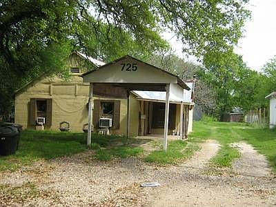 1st image of 725 W Avenue C