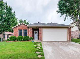 1032 Mazourka Dr, Arlington, TX 76001