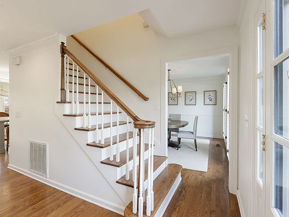 3rd image of 605 Dorshire Ln