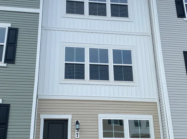 37 Brookfield Mews, Ranson, WV 25438