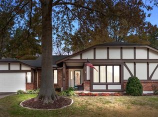 1942 Pine Run Dr, Chesterfield, MO