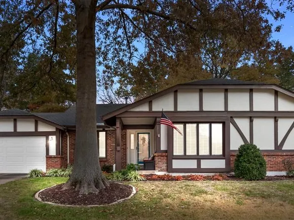 1942 Pine Run Dr, Chesterfield, MO 63017