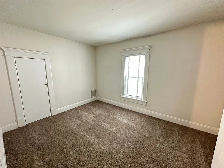 W 8th 417-419 NCR — Photo 9