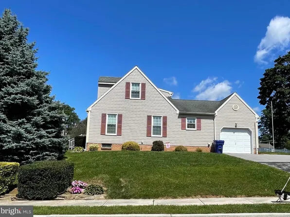 2201 Pleasant View Dr, York, PA 17406
