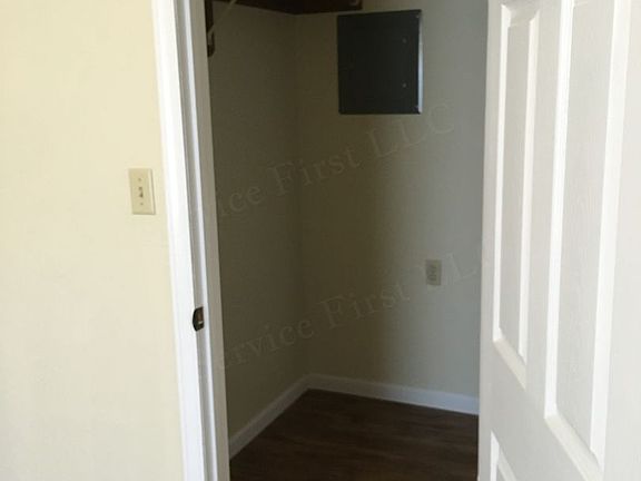 4th image of 404 Hillcrest Dr #3