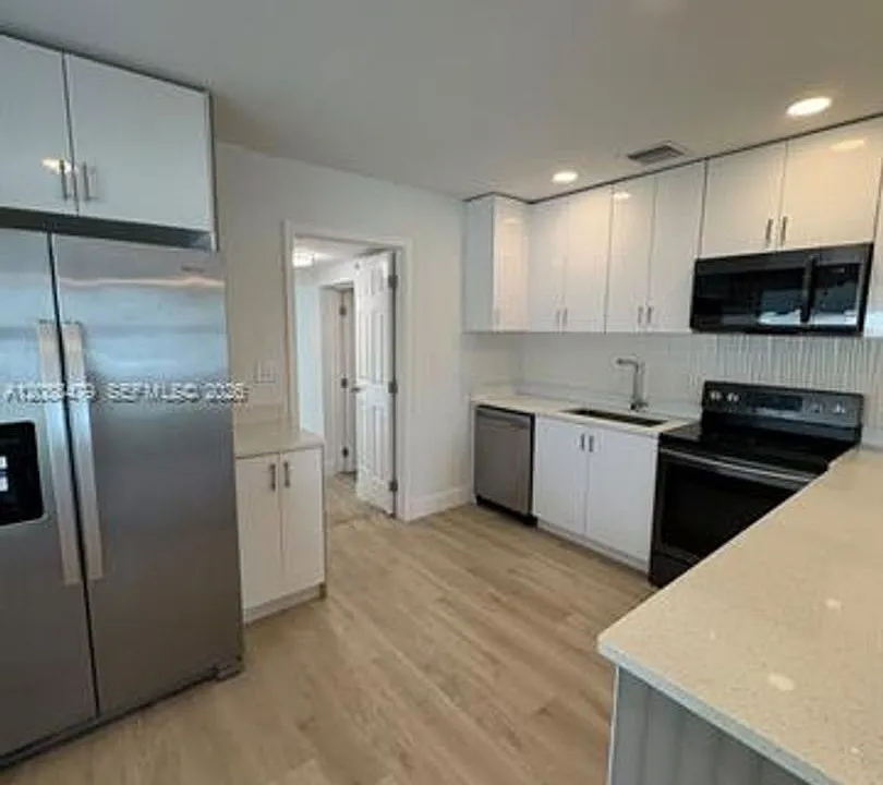 825 S 28th Ave #825