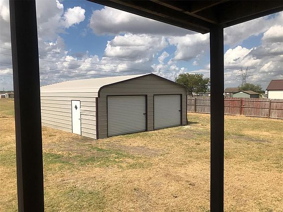 2nd image of 6009 Black Springs Ln