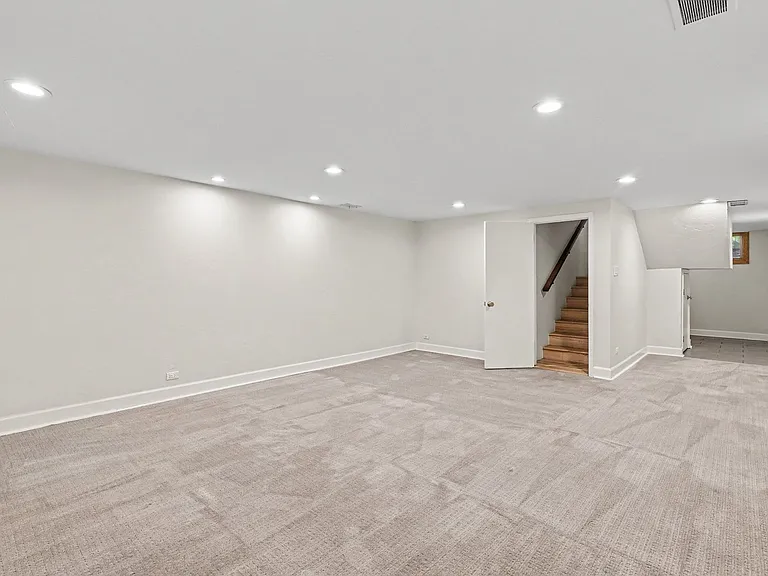 905 S Harrison St — Photo 12