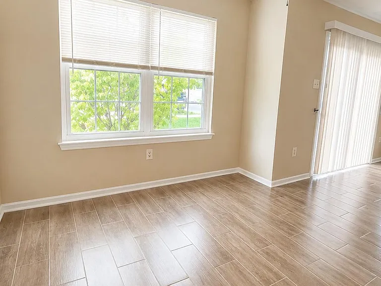 612 Mews Dr — Photo 6