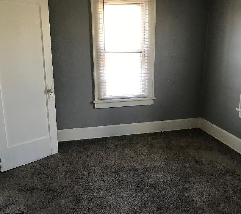2nd image of 1681 Linden Ave