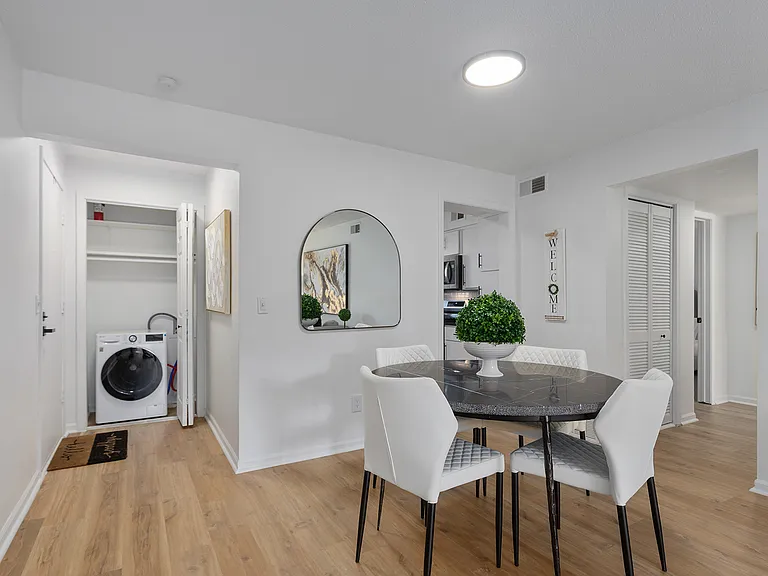Fox Run Apartments — Photo 9
