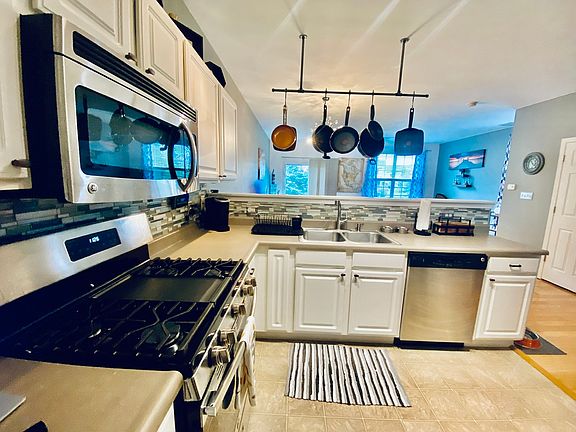 5th image of 879 Flagstone Dr #1