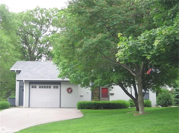 112 Central Dr, Forest City, IA 50436